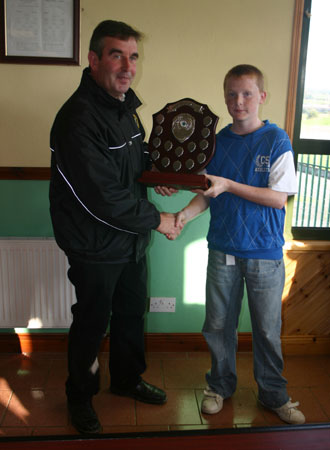 Tom Daly, President of the Ulster Council, presenting the Aodh O Dalaigh Shield to Knocks captain Conor Martin.