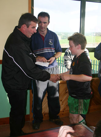 Tom Daly presenting an award to Conor Kennedy (Aodh Ruadh).