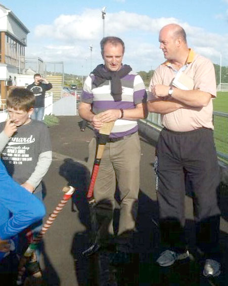 Aodh Ruadh finest, John Rooney, having a chat with Clare legend and two time All-Ireland winner Ollie Baker.