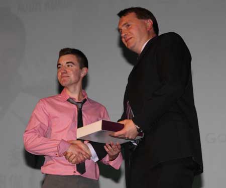 Bord na nÓg chairman, Paddy Kelly, presents Christopher 'Spanny' Goan with young player of the year.