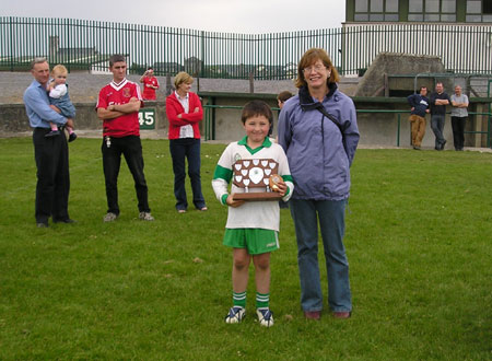 Noreen Shannon presents the 'B' Shield to the Aodh Ruadh Captain, Patrick Herron, after the final of the Michael Shannon under 10 tournament in Ballyshannon last Saturday.