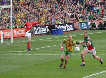 Action from the All-Ireland Senior Football Championship final between Donegal and Mayo.