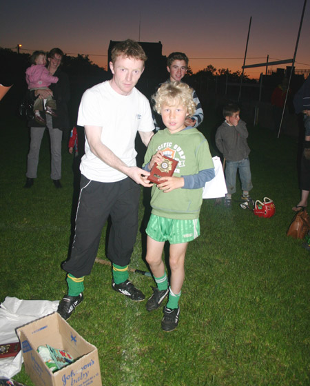 Peter Horan presents Stephen Anderson with the award for winning the under 10 skills competition.