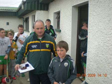 Eddie Lynch, under 8 manager, presenting Peader McHenry, sixth in the under 8 section with his medal.