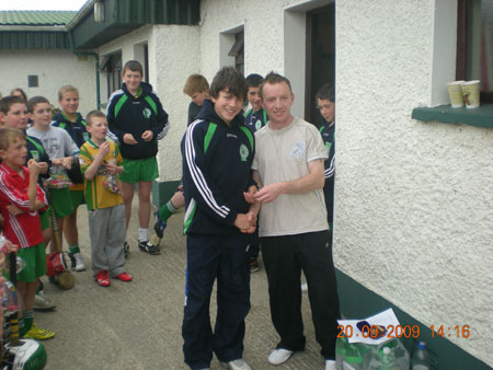 Peter Horan, under 14 manager, presenting Colm Kelly, second in the under 14 section with his medal.
